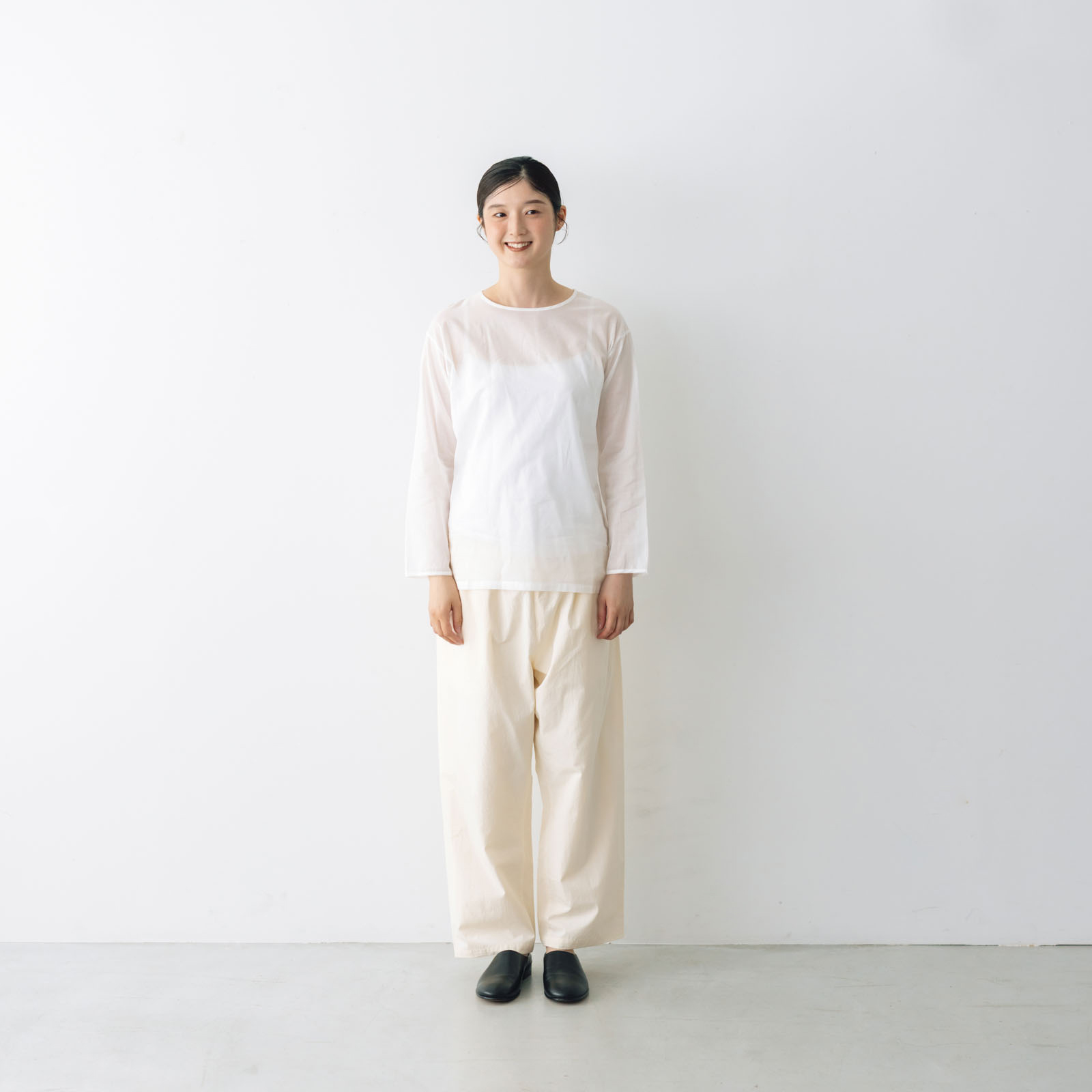 Yoli シンプルワイドブラウス ベージュ Yoli Simple blouse |くらすこと オンラインストア