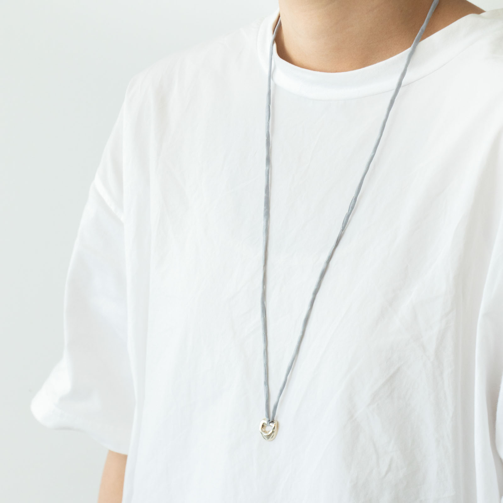 シルクコードsilver チャームネックレス　accessory mau accessories mau シルクコードチャームネックレス［期間限定販売