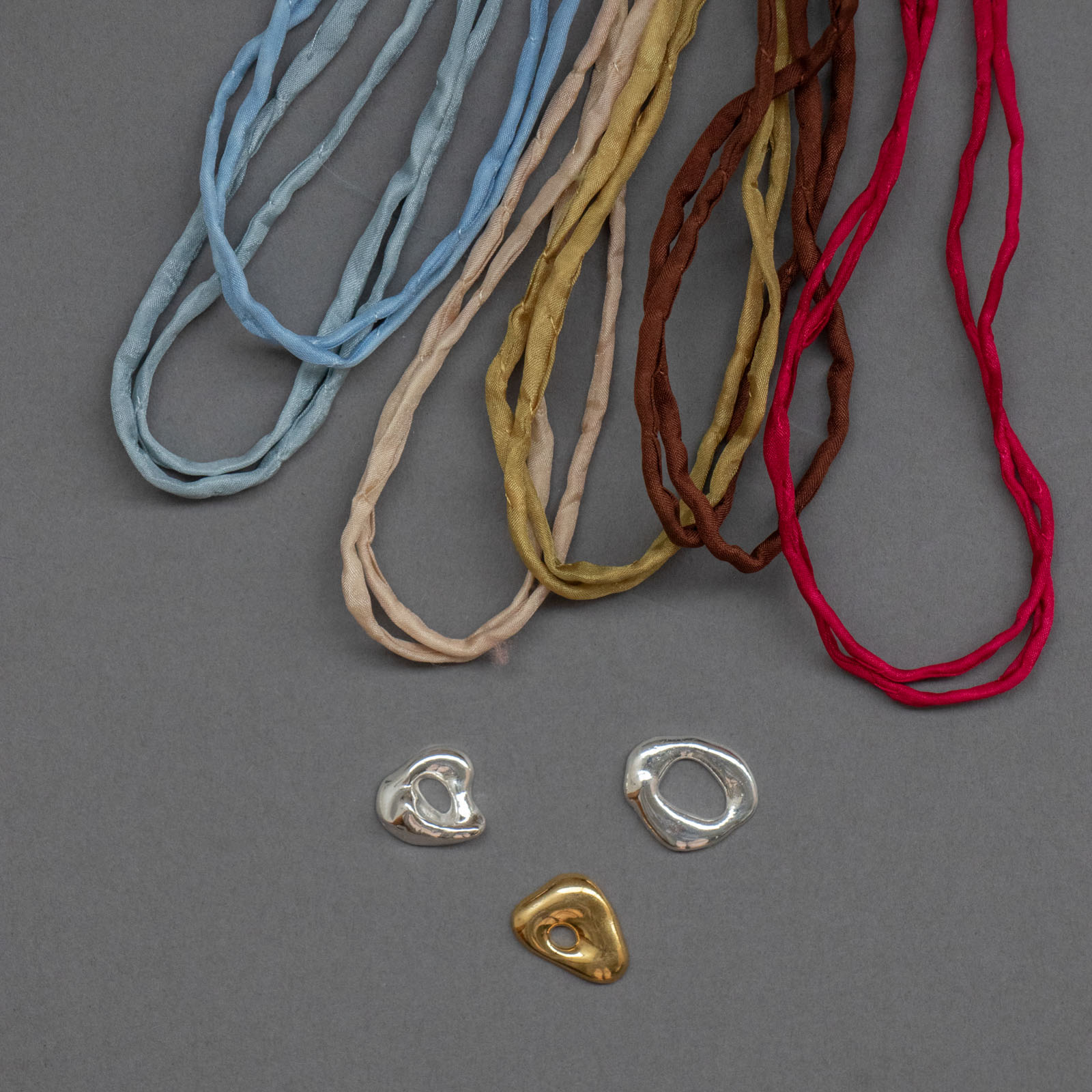 accessories mau シルクコードチャームネックレス［期間限定販売